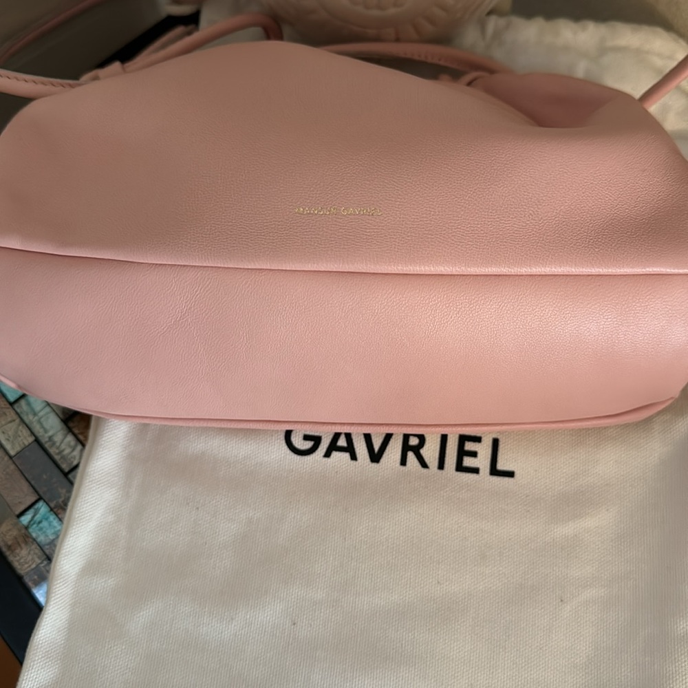 ManSur Gavriel Mini Cloud Leather Clutch
Mansur Gavriel - Picture 10 of 15